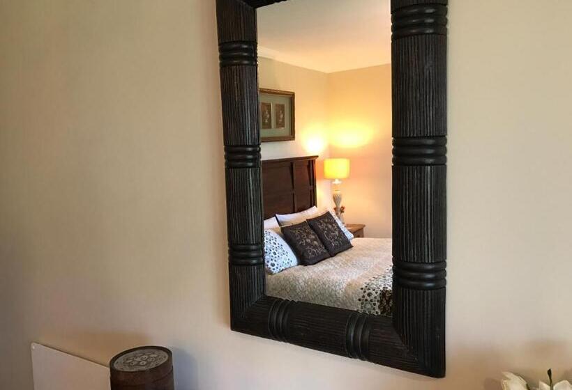 جناح, Cambridge Coach House