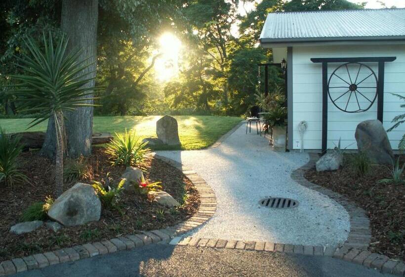 جناح, Cambridge Coach House