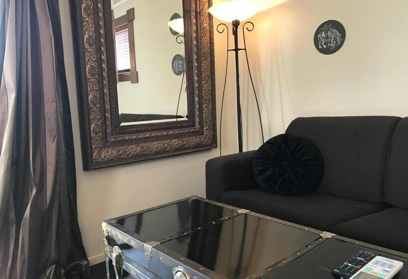 منزل غرفة نوم واحدة, Cambridge Coach House