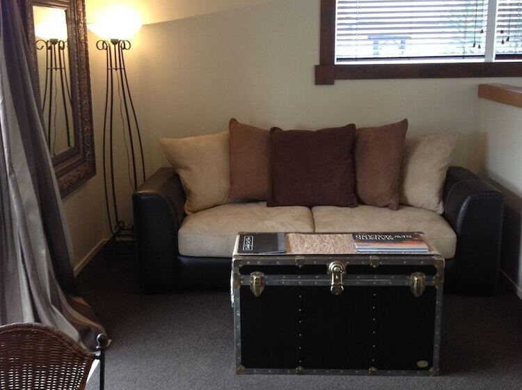 منزل غرفة نوم واحدة, Cambridge Coach House