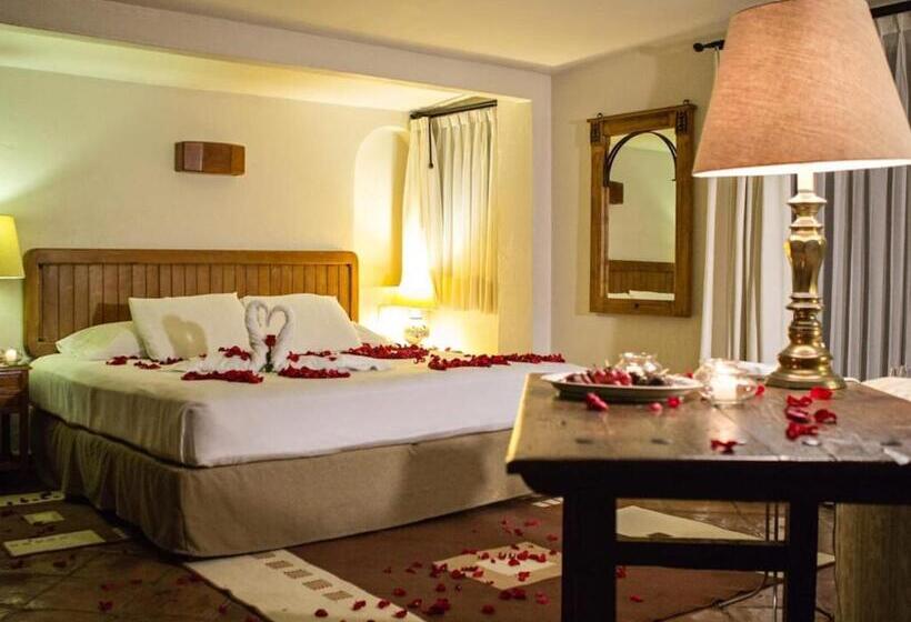 מיטת קינג בסוויטה, Casa Bugambilia, Un Pequeño Hotel En Tepoztlán