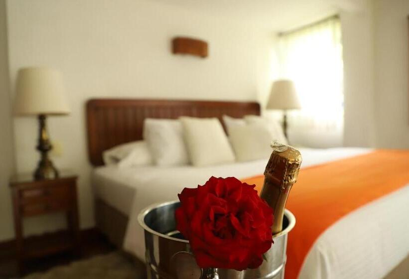 מיטת קינג בסוויטה, Casa Bugambilia, Un Pequeño Hotel En Tepoztlán