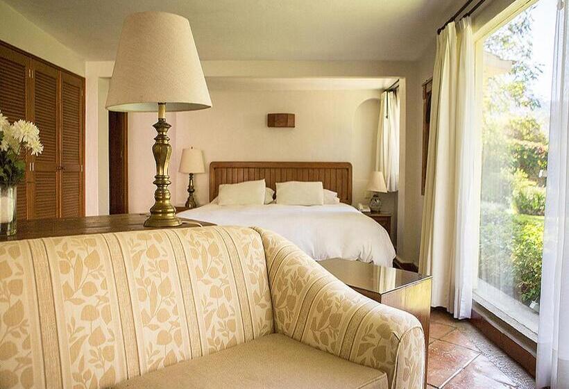 מיטת קינג בסוויטה, Casa Bugambilia, Un Pequeño Hotel En Tepoztlán