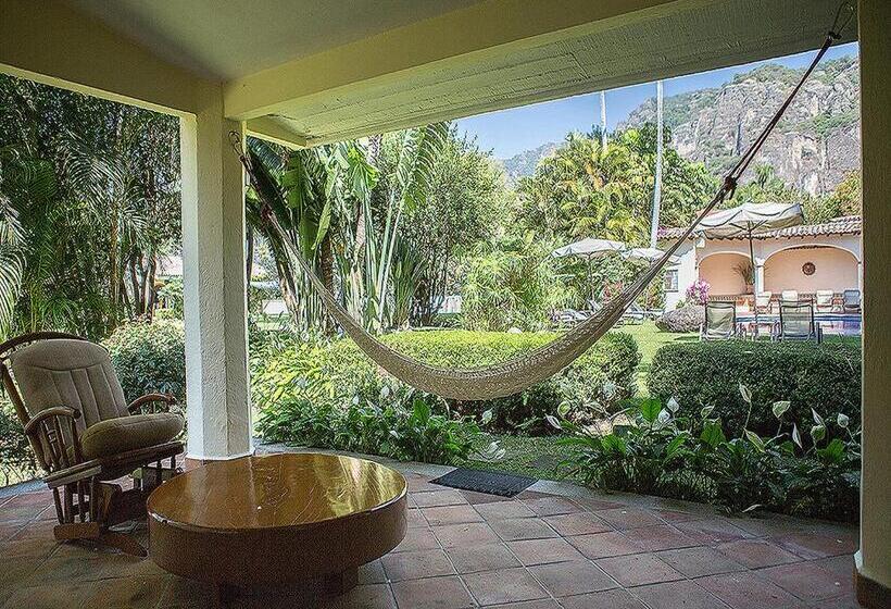 מיטת קינג בסוויטה, Casa Bugambilia, Un Pequeño Hotel En Tepoztlán