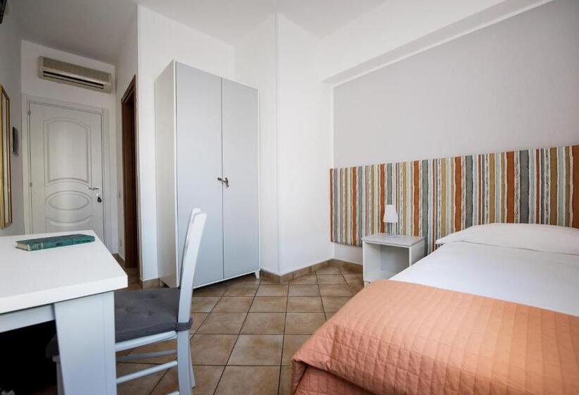 标准单人间, Cabrera House