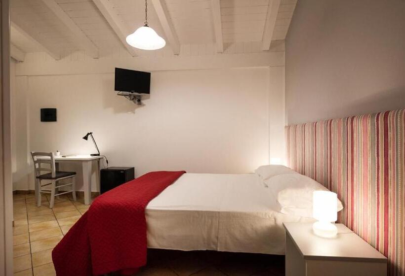 标准三人间, Cabrera House