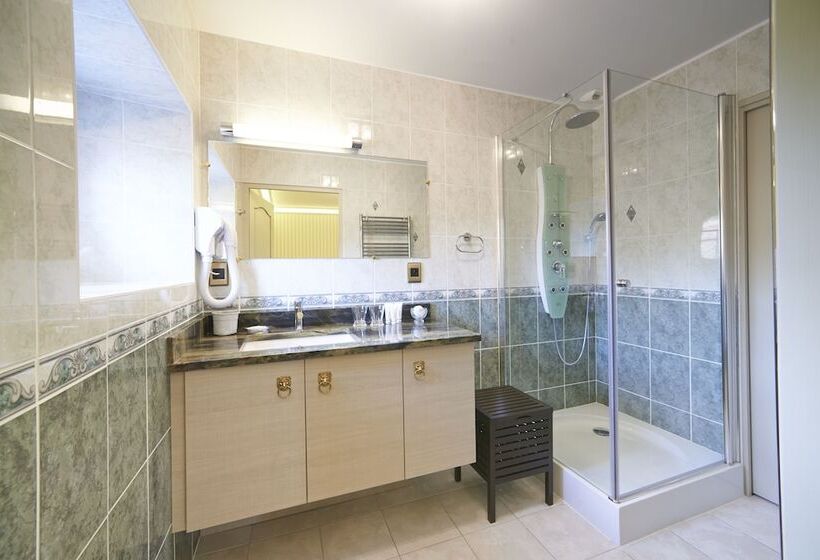 جناح إدارى, Chateau De La Richerie