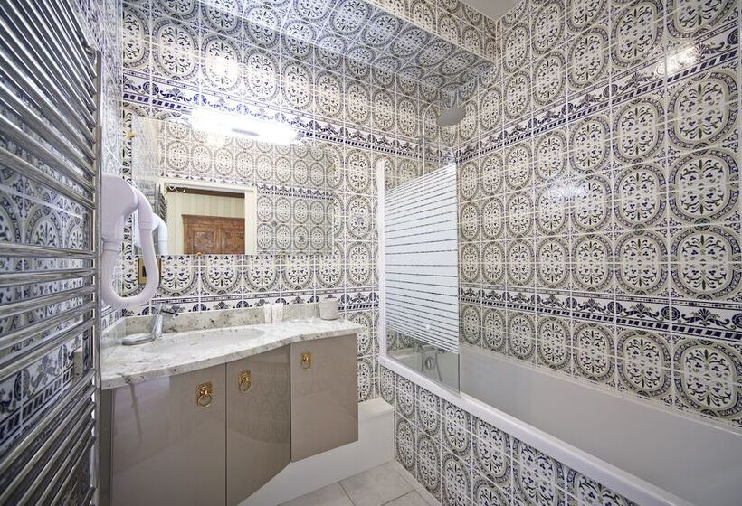 جناح إدارى, Chateau De La Richerie