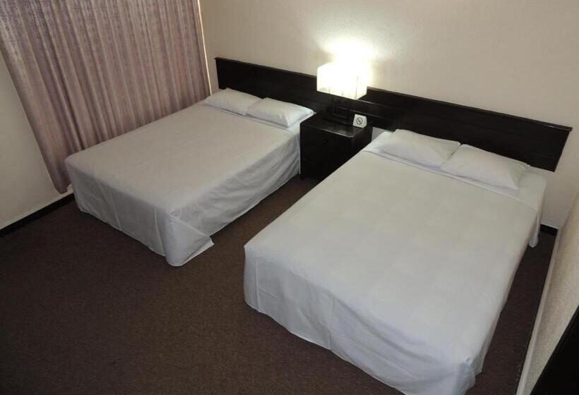 带2个双人床的标准工作室, Lizbeth