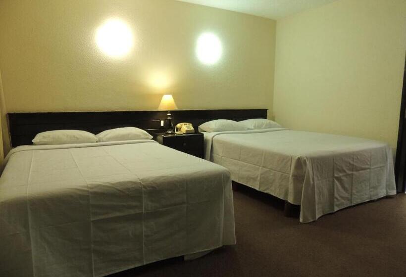 带2个双人床的标准工作室, Lizbeth