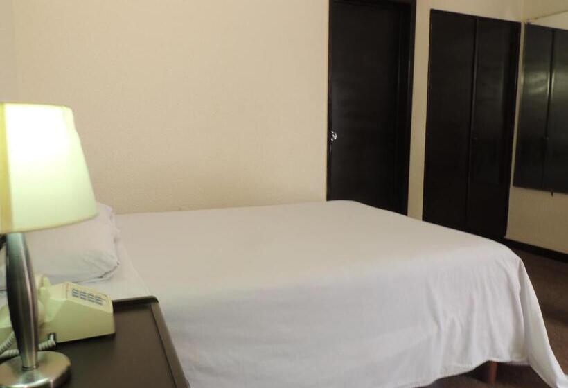 带2个双人床的标准工作室, Lizbeth