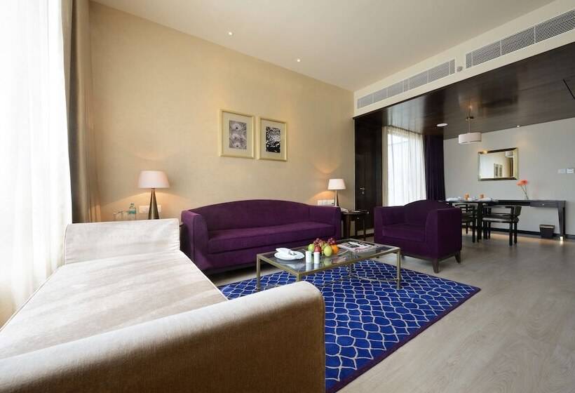 스위트, Marasa Sarovar Premiere