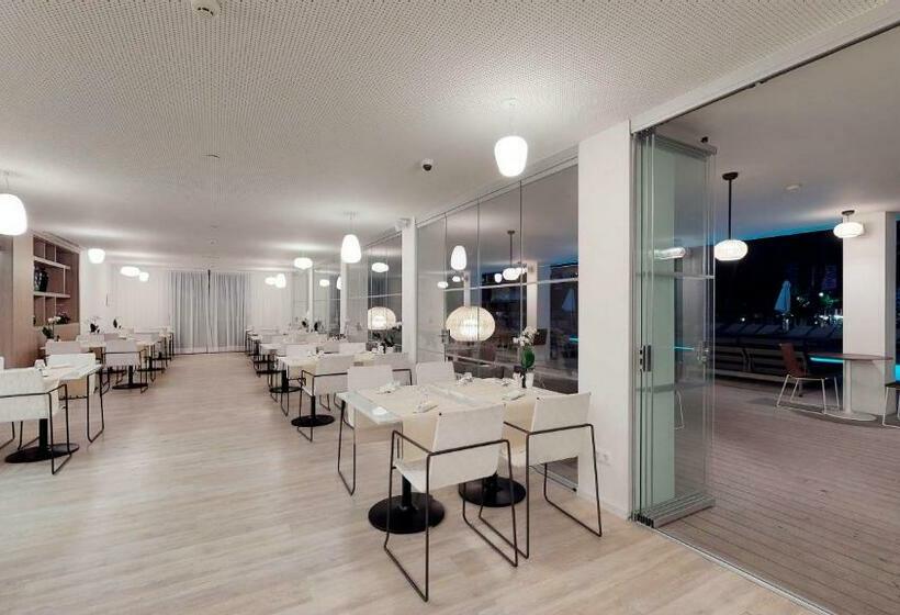 اتاق پرمیوم با چشمانداز دریا, Meliá Calviá Beach