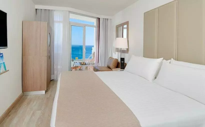 オーシャンビューのプレミアムルーム。, Meliá Calviá Beach
