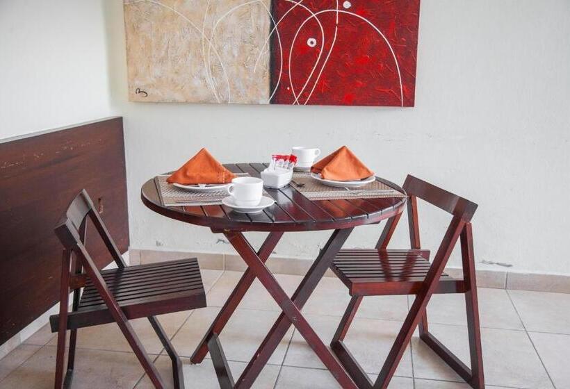 חדר סטנדרט לשלושה, Princess Mayev