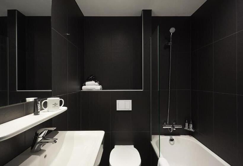 Deluxe Room King Size Bed, The Social Hub Amsterdam City