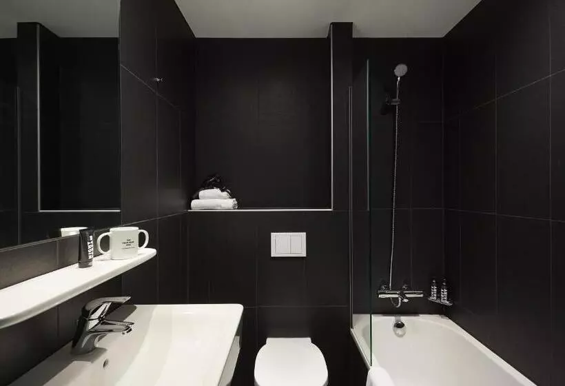 Deluxe Room King Size Bed, The Social Hub Amsterdam City