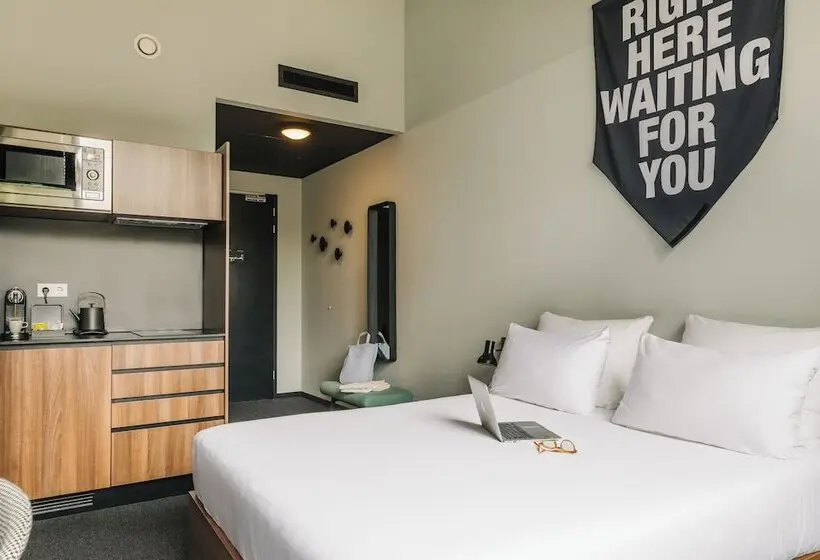 デラックススタジオ, The Social Hub Amsterdam City