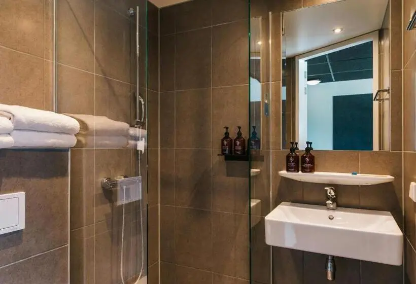 Deluxe Room King Size Bed, The Social Hub Amsterdam City