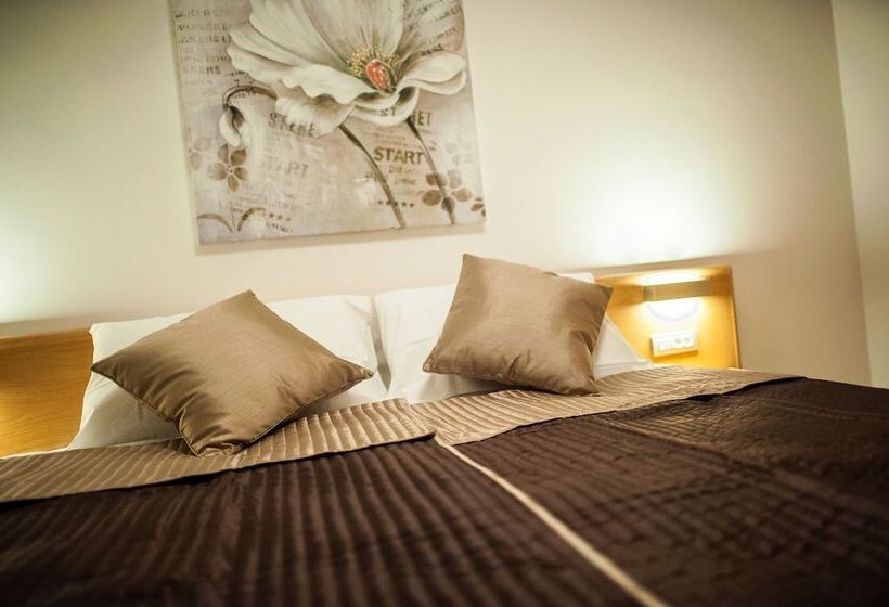 Quarto Economy, Salvator Superior Apartments