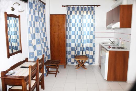 סטודיו סופריור, Villa Kriezi