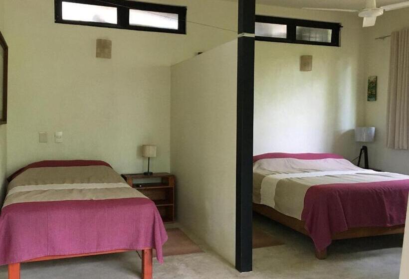 スタンダードトリプルルーム, Centro Sati Bungalow