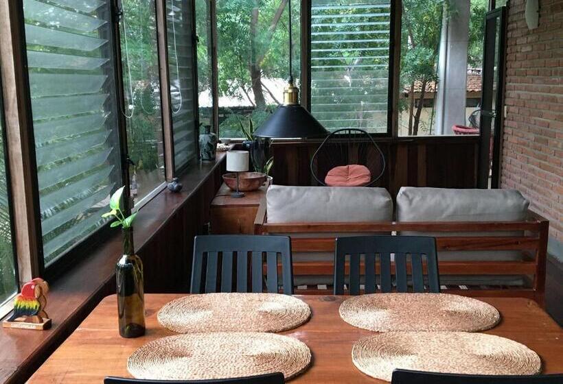 스탠다드 트리플 룸, Centro Sati Bungalow