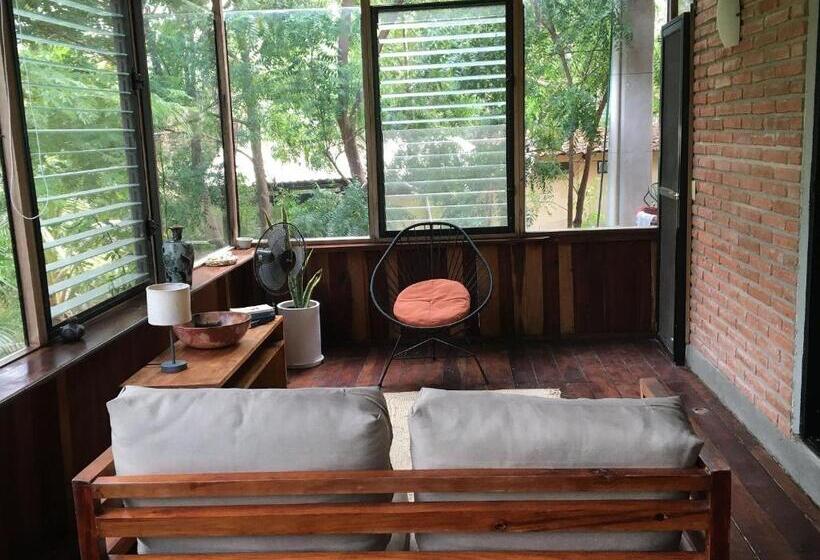 스탠다드 트리플 룸, Centro Sati Bungalow