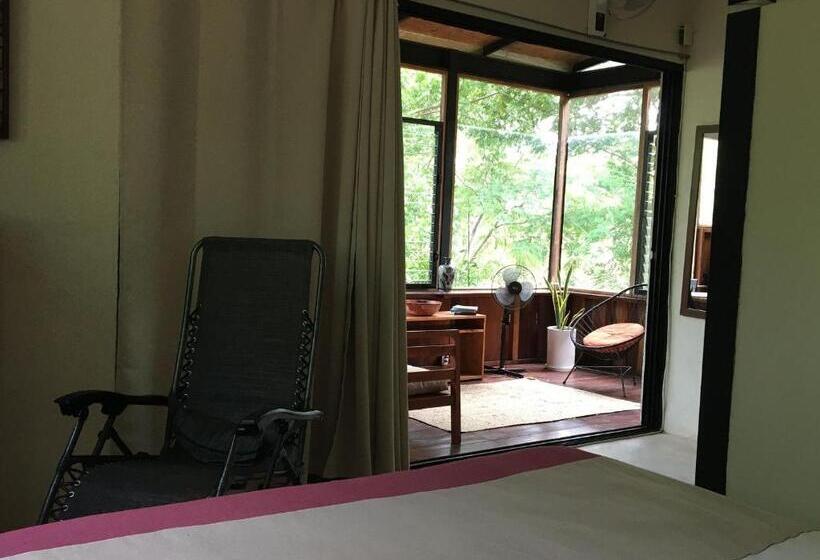 스탠다드 트리플 룸, Centro Sati Bungalow