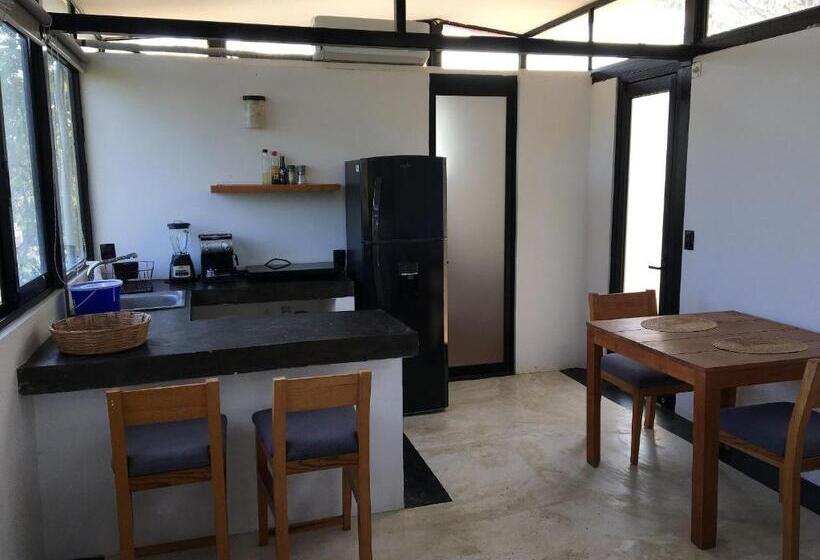 オーシャンビューのスタンダードバンガロー, Centro Sati Bungalow
