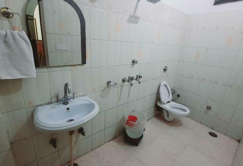 经济房, Holiday Inn Paradise