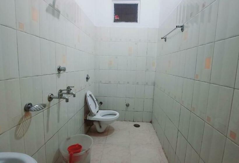 经济房, Holiday Inn Paradise