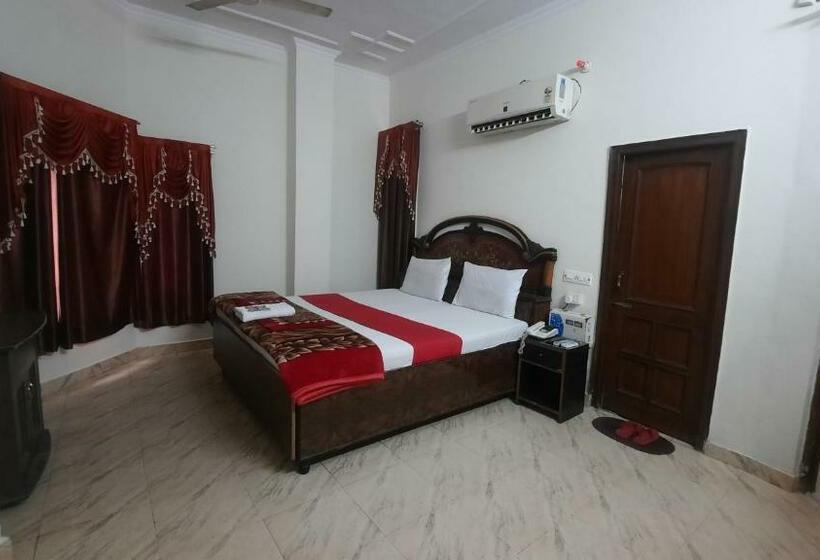 经济房, Holiday Inn Paradise