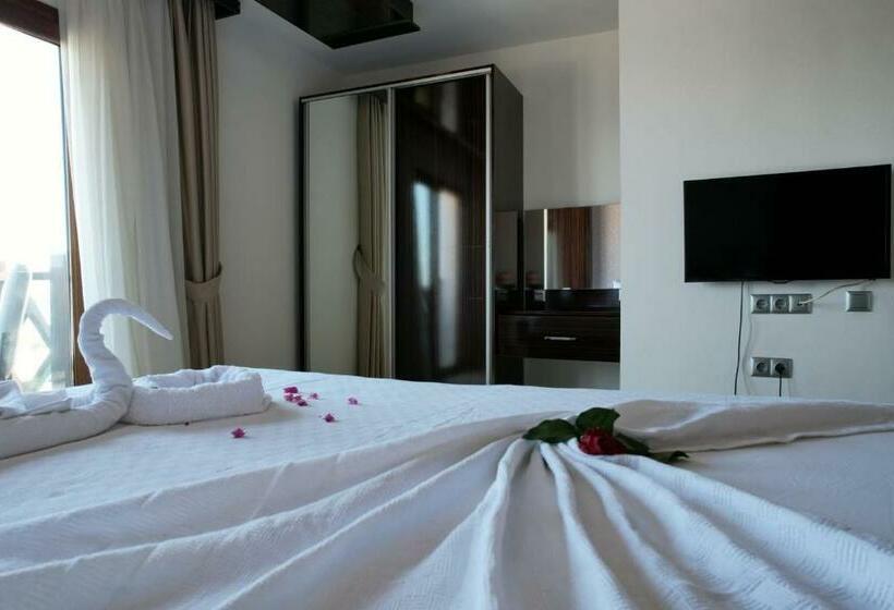 غرفة ديلوكس مطلّة علي البحر مزوَّدة بشُرفة, Meu La Boutique