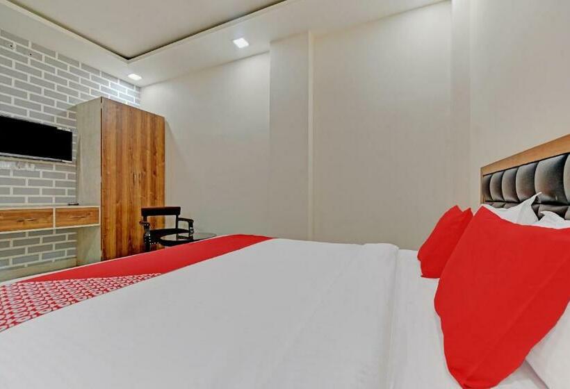 디럭스 트리플 룸, Super Hotel O The Castle Home Stay Inn