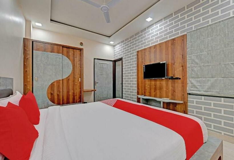 디럭스 트리플 룸, Super Hotel O The Castle Home Stay Inn