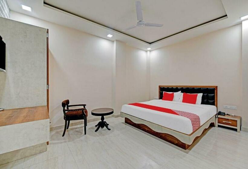 디럭스 트리플 룸, Super Hotel O The Castle Home Stay Inn