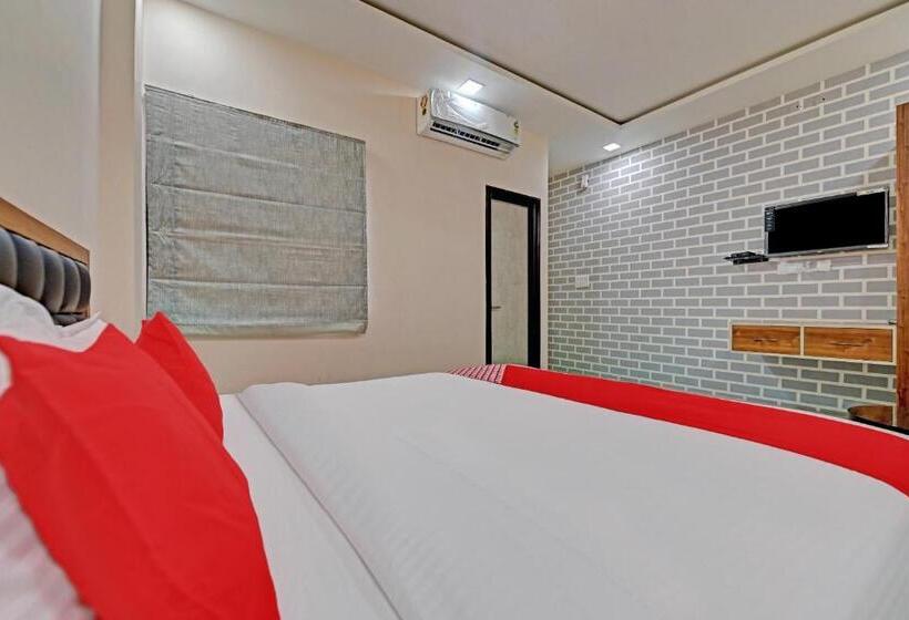 디럭스 트리플 룸, Super Hotel O The Castle Home Stay Inn