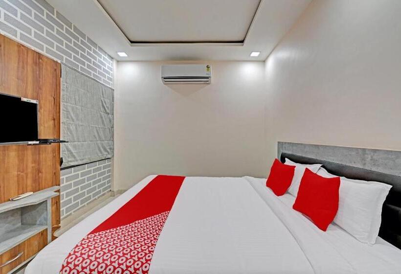 디럭스 트리플 룸, Super Hotel O The Castle Home Stay Inn