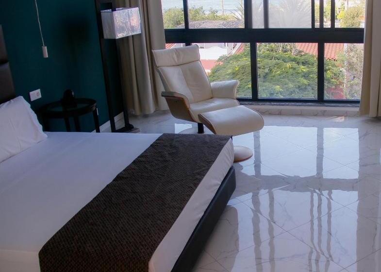 سوئیت با وان آب گرم, Por Do Sol