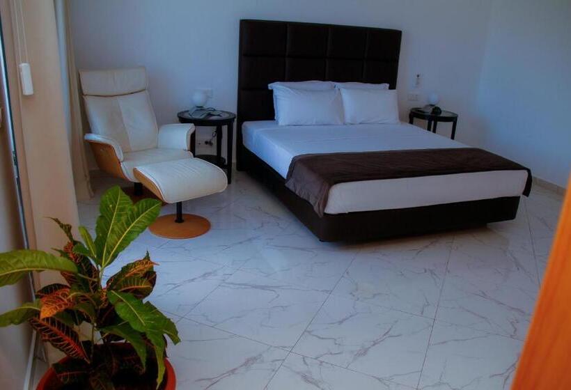 سوییت جونیور با چشم‌انداز دریا, Por Do Sol