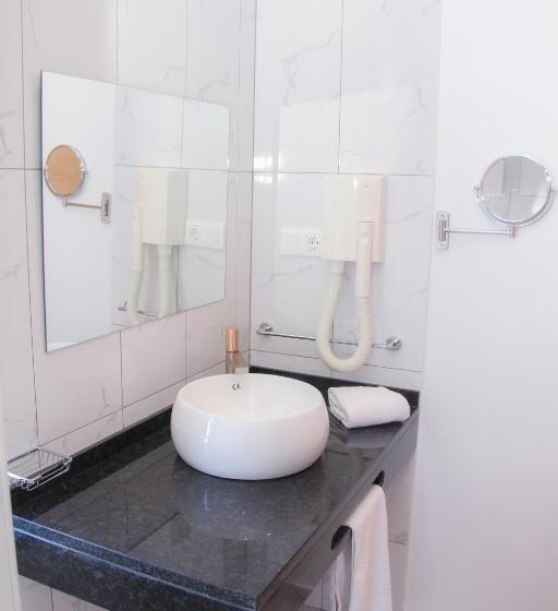 سوییت جونیور با چشم‌انداز دریا, Por Do Sol