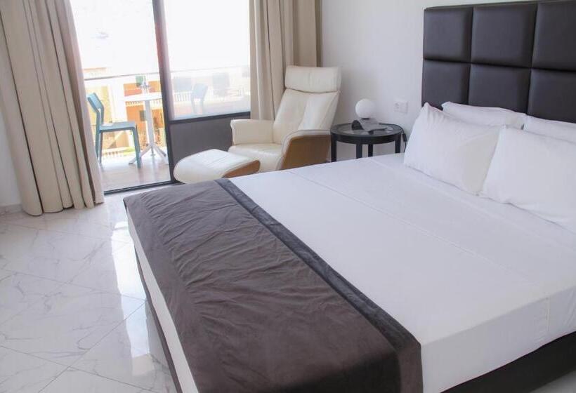 سوییت جونیور با چشم‌انداز دریا, Por Do Sol