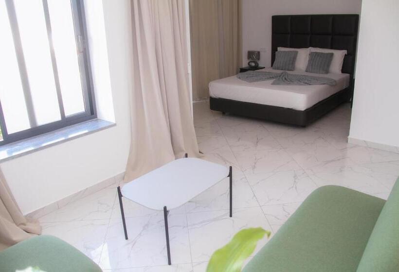 سوییت جونیور با چشم‌انداز دریا, Por Do Sol