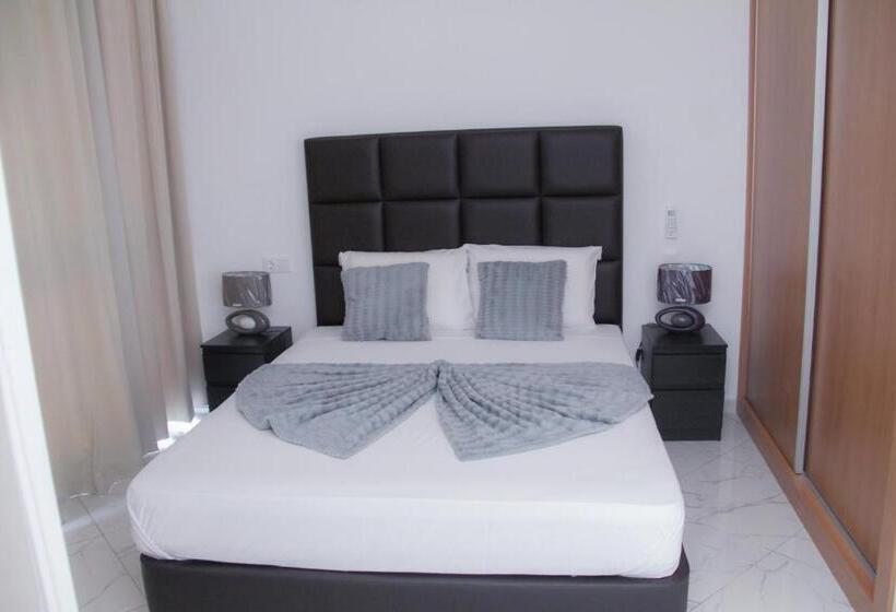 سوییت جونیور با چشم‌انداز دریا, Por Do Sol