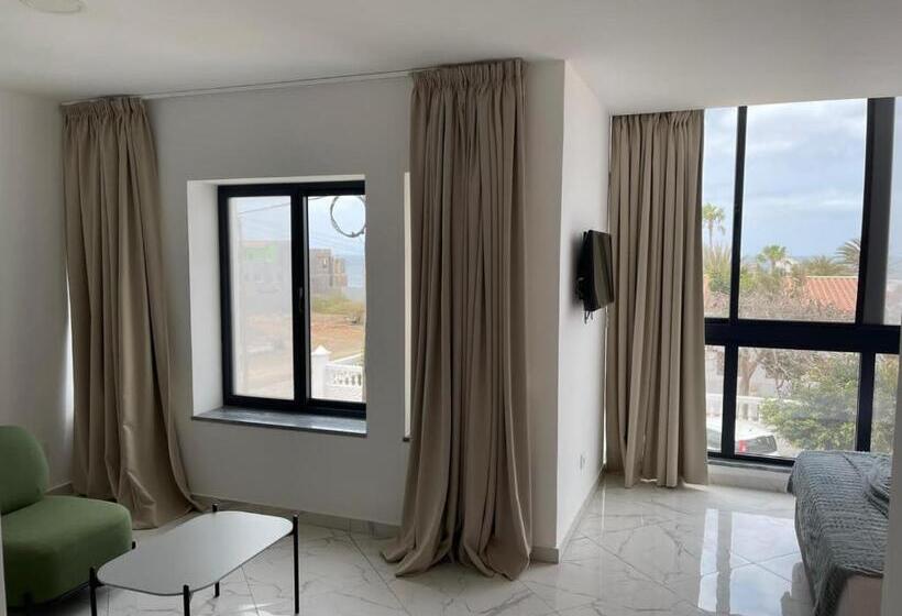 سوییت جونیور با چشم‌انداز دریا, Por Do Sol