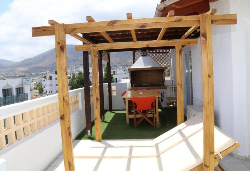 带1个卧室的顶楼公寓, Aris Studios