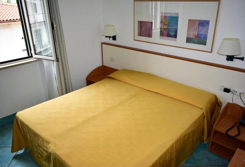 ファミリールーム, Amyclae