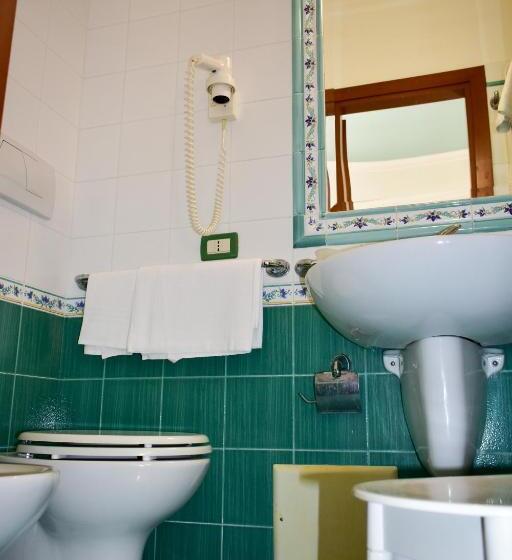 スタンダードシングルルーム, Amyclae