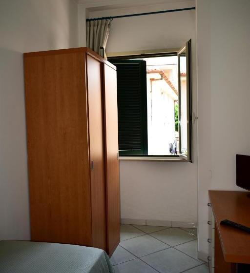 スタンダードシングルルーム, Amyclae